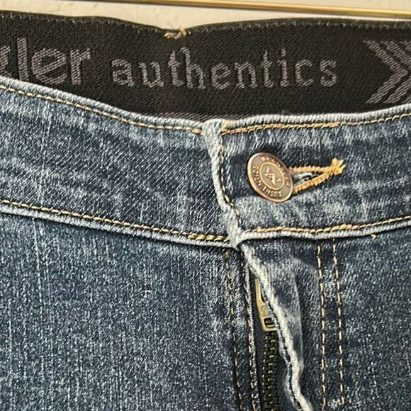 Wrangler Authentics Men's Size 38 X 29  Straight Leg Denim Jeans - Picture 3 of 5